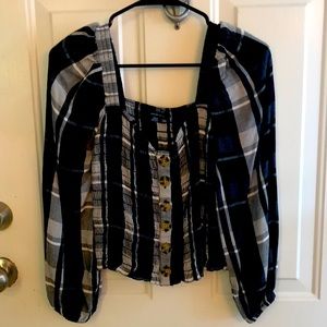American Eagle Black and White blouse in small!!